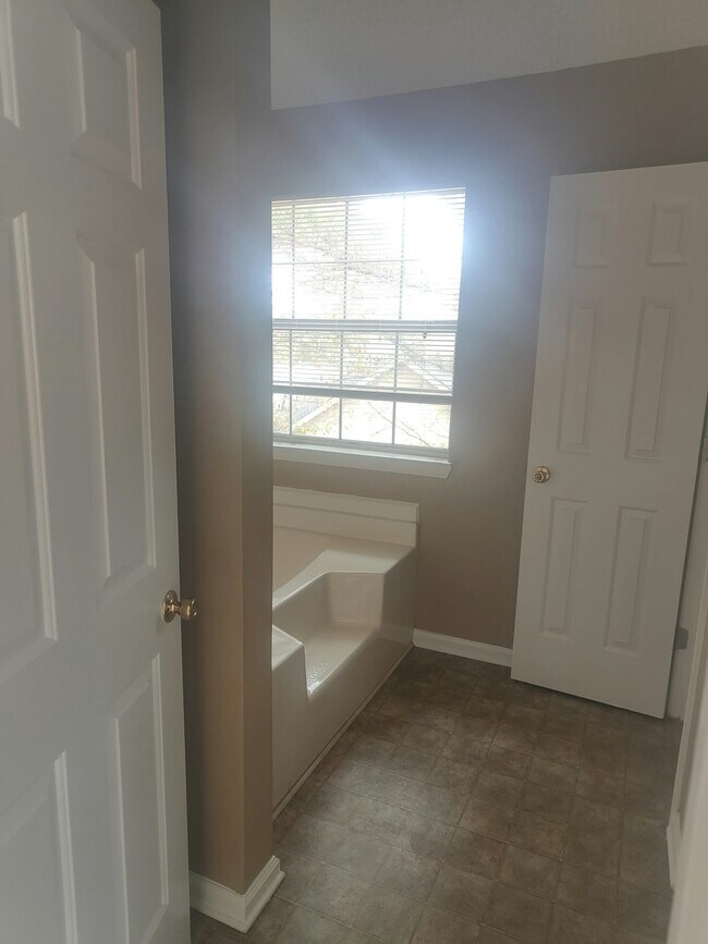 Building Photo - 3895 English Valley Dr