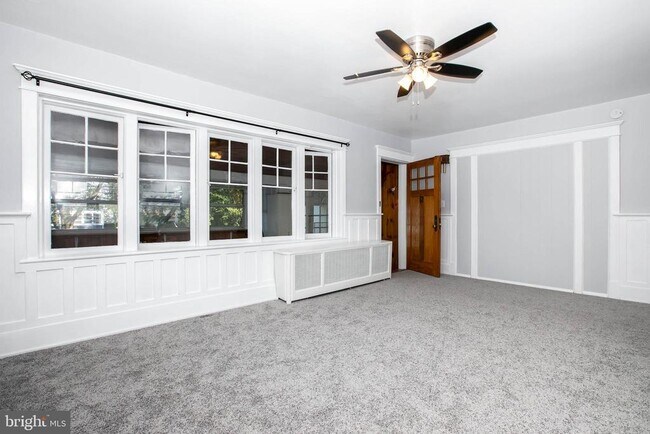 Building Photo - 20 E Merchant St