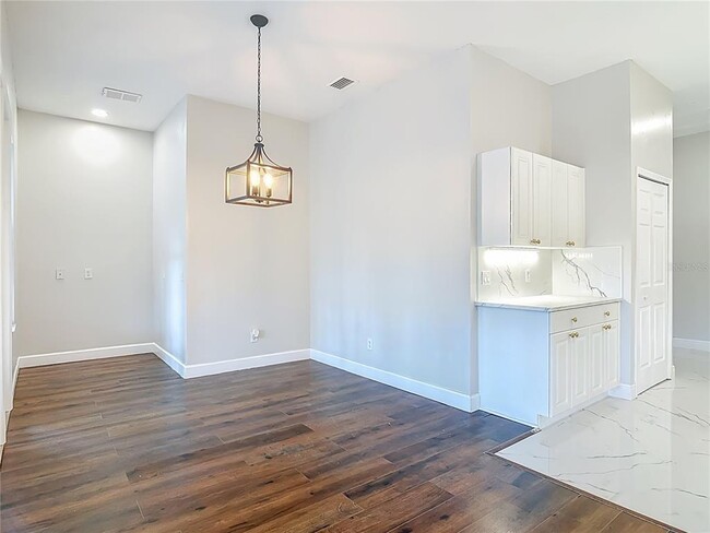 Building Photo - 6 Lionshead Dr