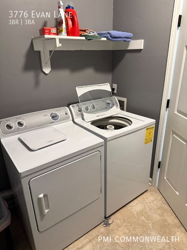 Building Photo - 3776 Evan Ln