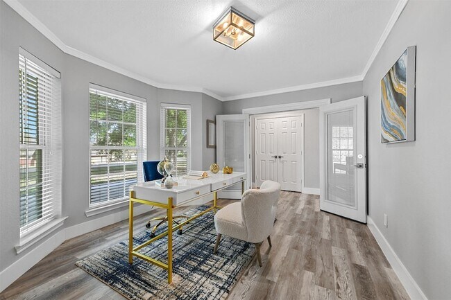 Building Photo - 303 Riva Ridge