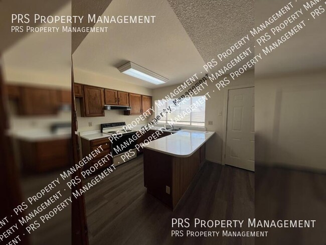 Building Photo - 3102 N Woodburne Dr