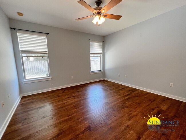 Building Photo - Walsh Glen Estates Crestview Home, call to...