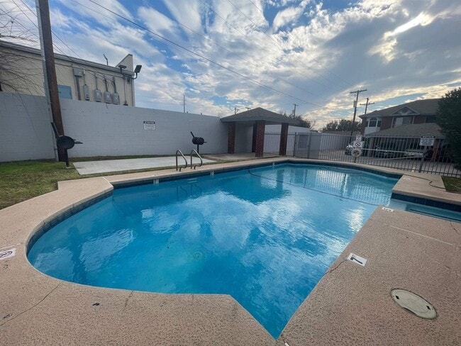 Building Photo - 1205 International Blvd