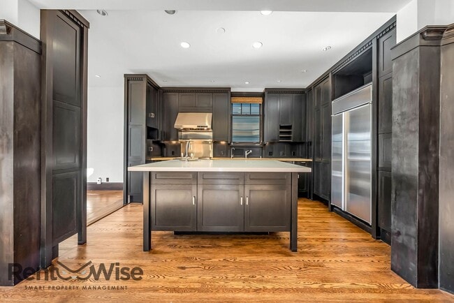 Building Photo - 1167 Green St