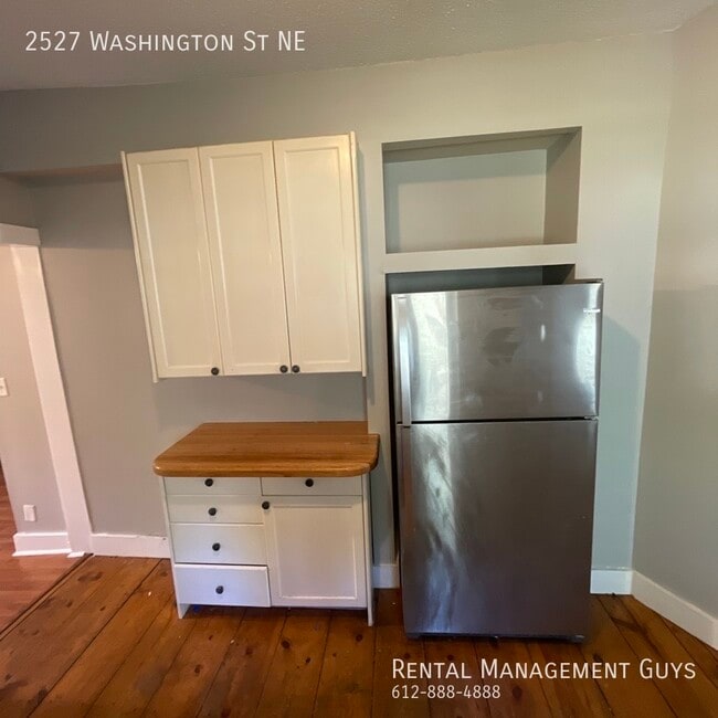 Building Photo - 4 Bedroom Home! Updated Kitchen and Office!