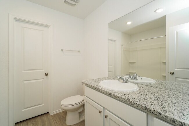 Building Photo - 2412 Lake Hls