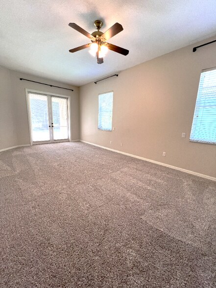 Building Photo - 708 Lakeworth Cir