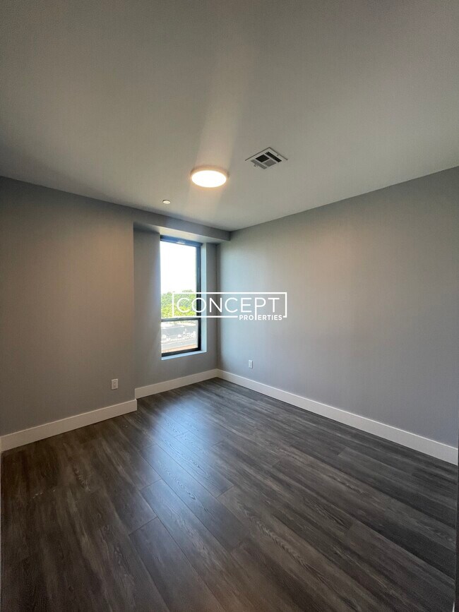 Building Photo - 365 Western Ave