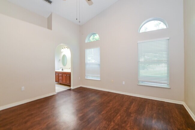 Building Photo - 2857 Aragon Terrace