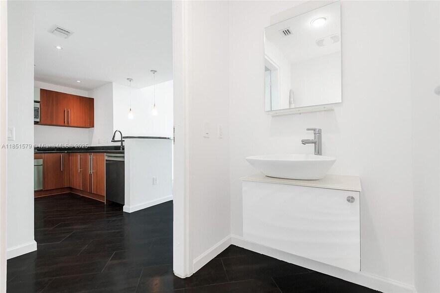 Building Photo - 300 S Biscayne Blvd