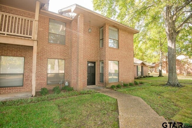 Building Photo - 5903 Hollytree Dr