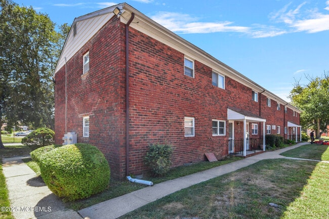 Building Photo - 12 Laurel Pl