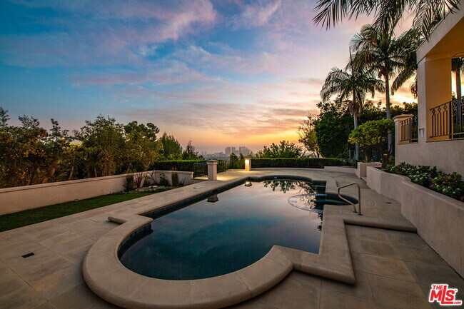 Building Photo - 1136 Calle Vista Dr