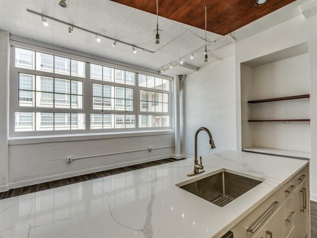 Building Photo - 2600 W 7th St