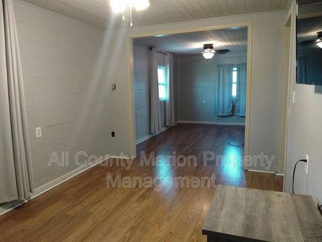 Building Photo - 2441 N Pine Ave