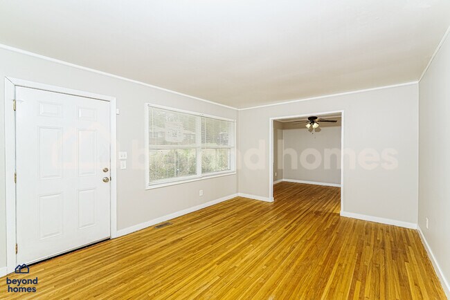 Building Photo - Discover this 3-bedroom, 1.5-bath home in Birmingham’s Spring Lake area!