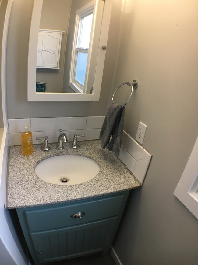 Building Photo - Renovated Modern Duplex