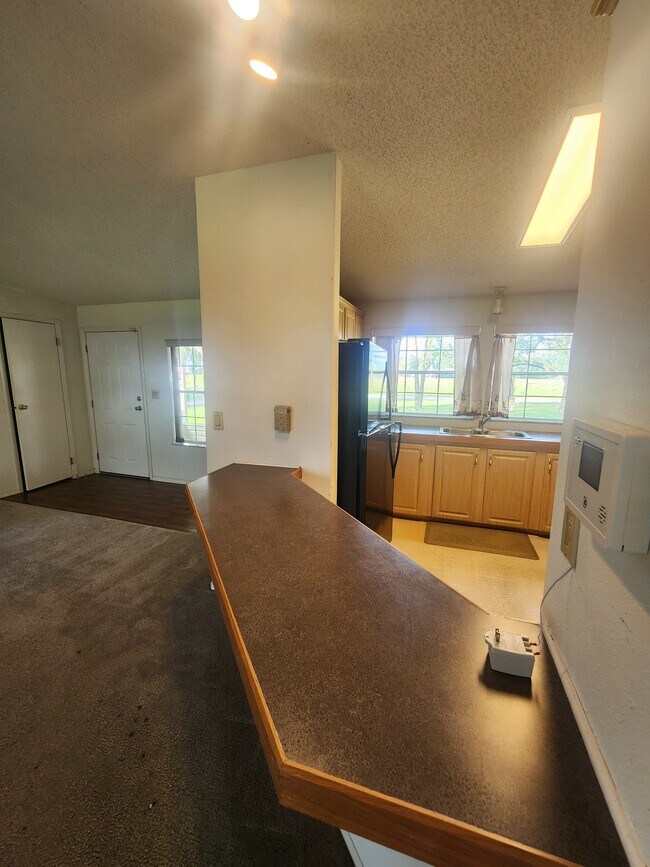 Building Photo - 5924 Vanco Dr