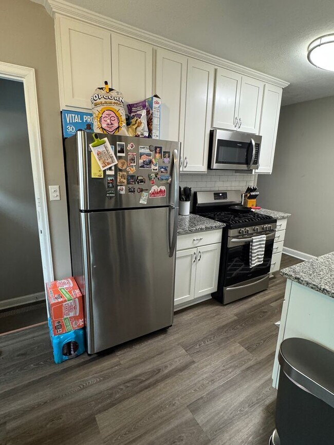 Building Photo - 5704-5706 Chicago Avenue