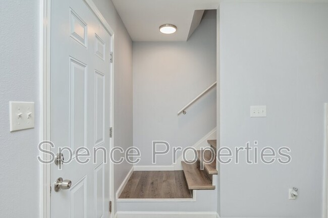 Building Photo - 710 Legion Dr