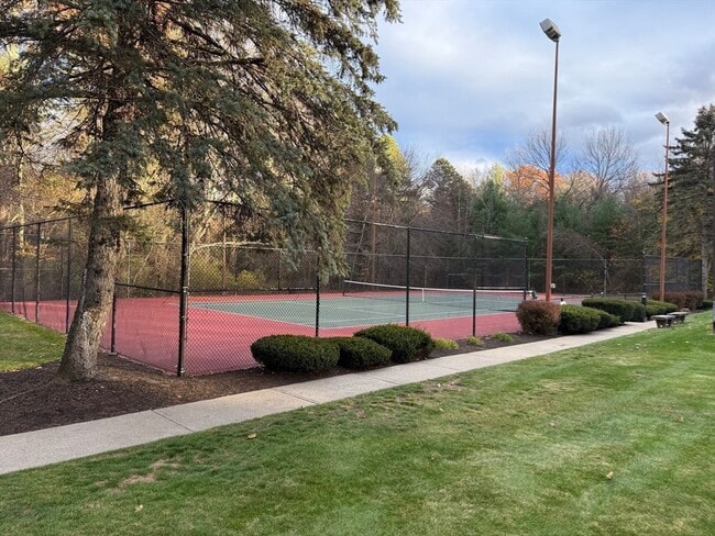 Building Photo - 46 Pointe Rok Dr