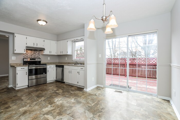 Building Photo - 9408 Seven Courts Dr