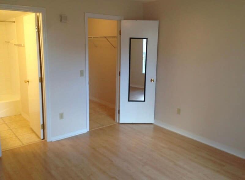 Building Photo - 2360 SW Archer Rd