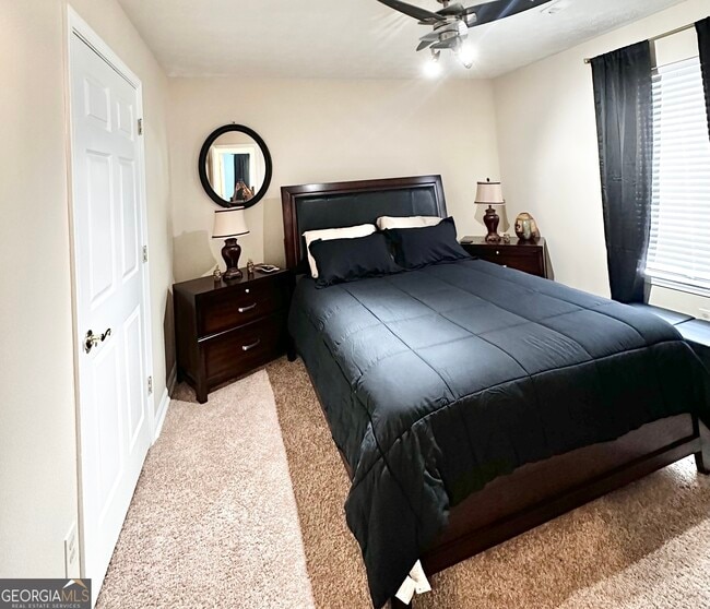 Building Photo - 3353 Medina Dr