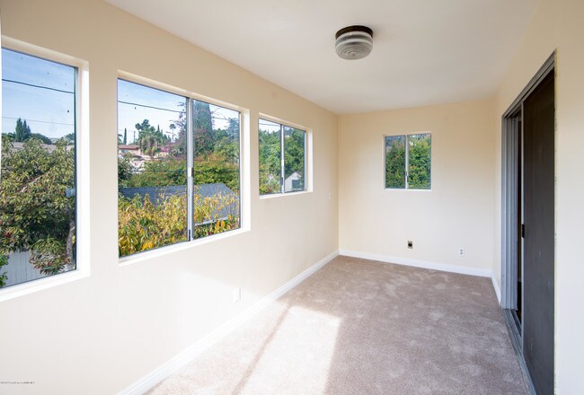 Building Photo - 2043 N Berendo St