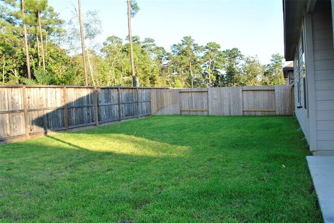 Building Photo - 14131 Lake Lodge Dr