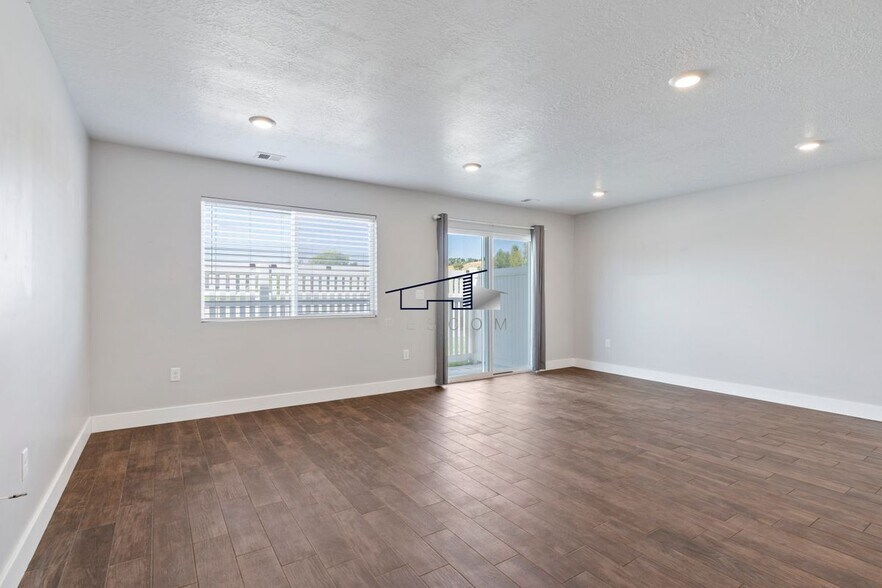 Building Photo - 6471 Aspen Ln