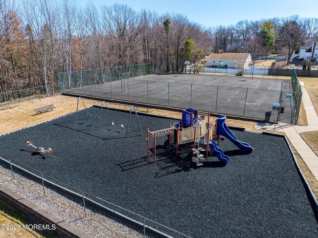 Building Photo - 95 Village Green Way