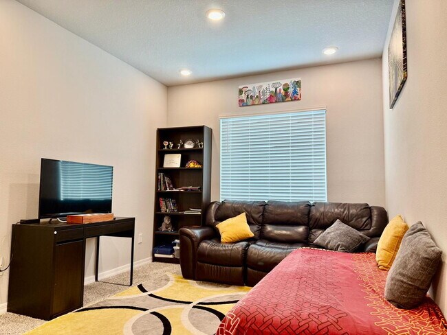Building Photo - Spacious 4-Bedroom Corner Townhome with Loft & Lake Views in Ocoee