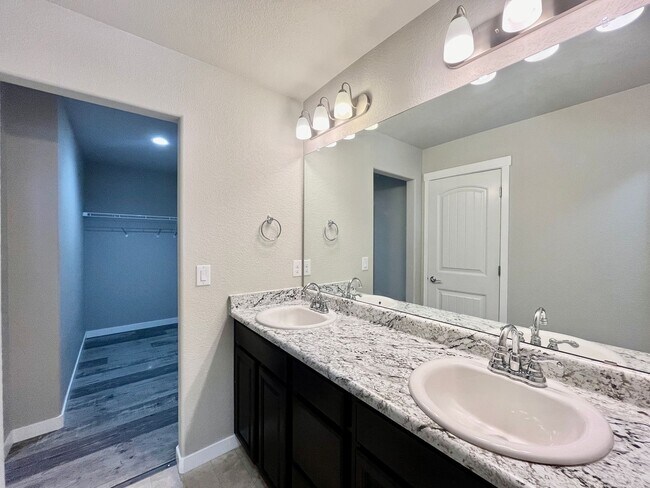 Building Photo - Beautiful 3 Bedroom Home in Lorson Ranch!