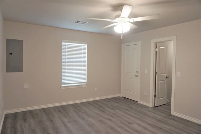 Building Photo - 3 Bed 2 Bath 2 Car Duplex in Chisholm Creek NW OKC