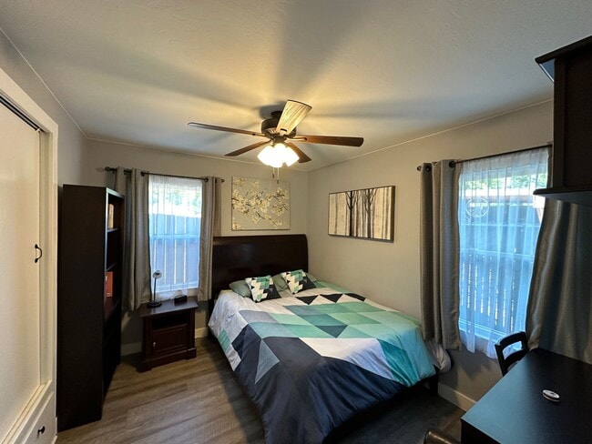 Building Photo - 1163 1/2 Park Blvd - Month to Month