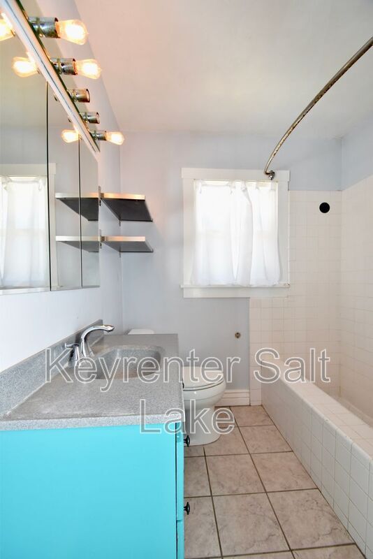 Building Photo - 1583 Princeton Ave S