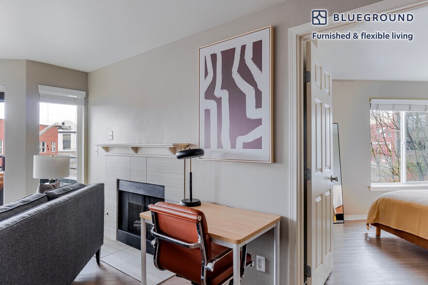 Building Photo - 2400 Elliott Ave