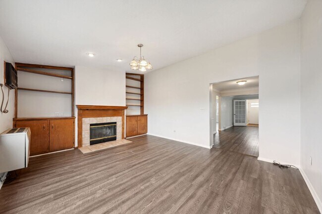 Building Photo - Beautiful Home in South Euclid