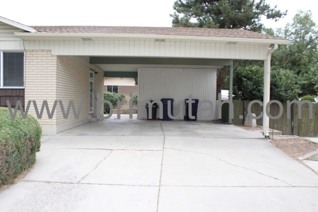 Building Photo - 602 Pioneer Ave