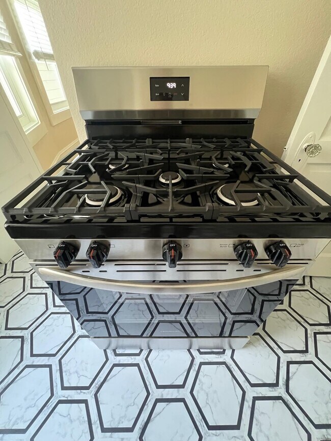 Building Photo - 9 Monte Vista Ave