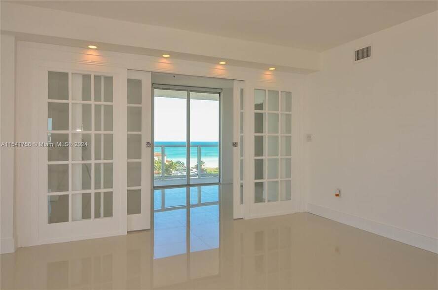 Building Photo - 5900 Collins Ave