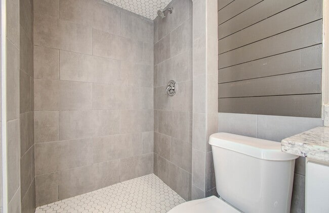 Building Photo - 9410 Highmeadow Dr