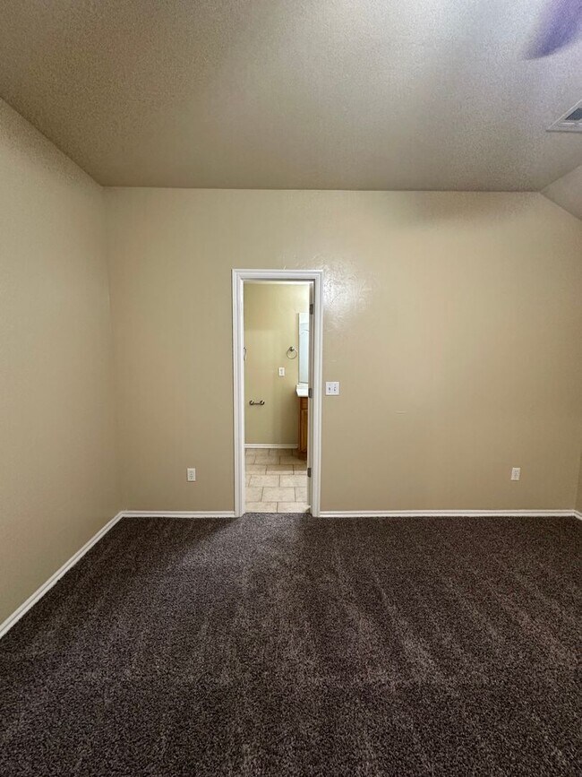 Building Photo - 4516 SE 79th St