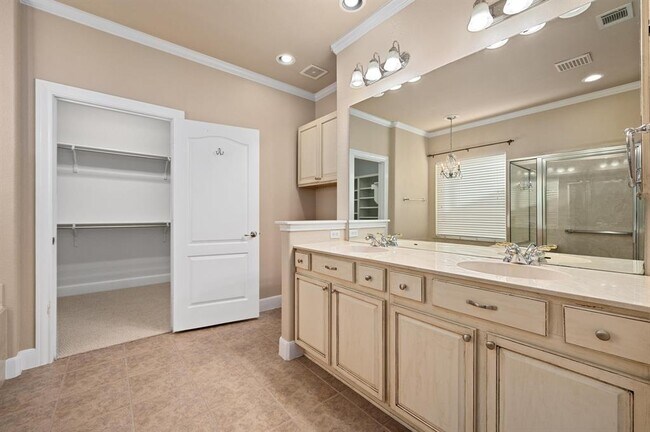 Building Photo - 216 Armstrong Dr