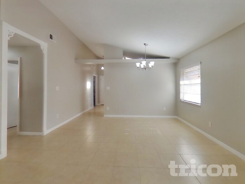 Building Photo - 4729 Suntree Blvd