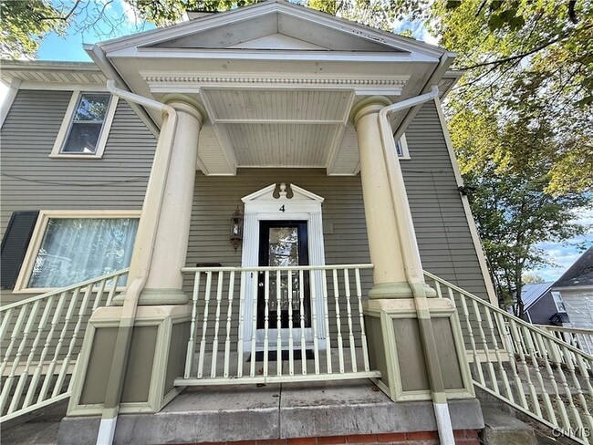 Building Photo - 4 Pleasant St
