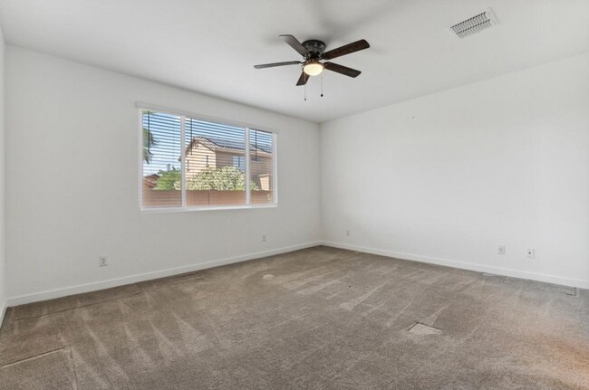 Building Photo - 565 E White Wing Dr