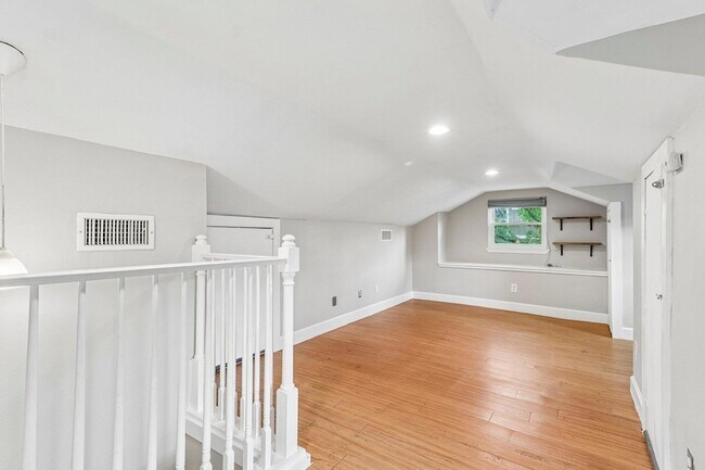 Building Photo - 4315 Bellvue Ave
